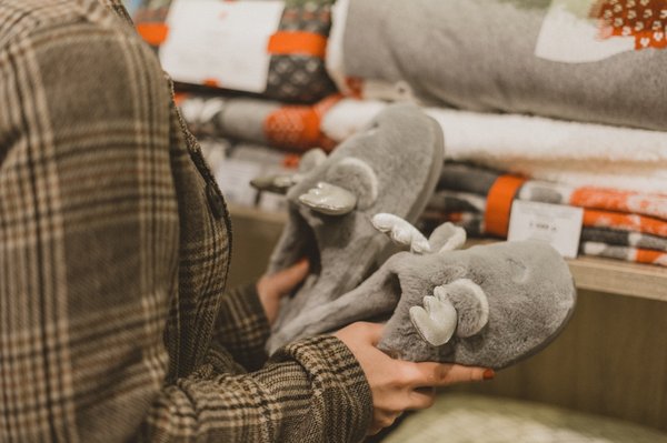 La boutique de chaussons : confort, style et humour réunis !